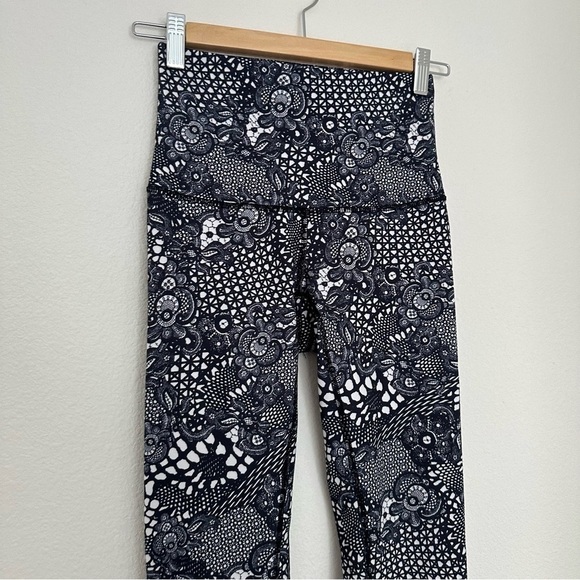 Lululemon Wunder Under Full Length Leggings Pretty Lace White Black Size 4 Women - Picture 3 of 10